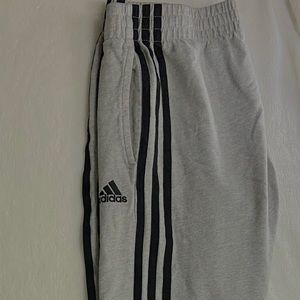 adidas sweatpants, very comfy !